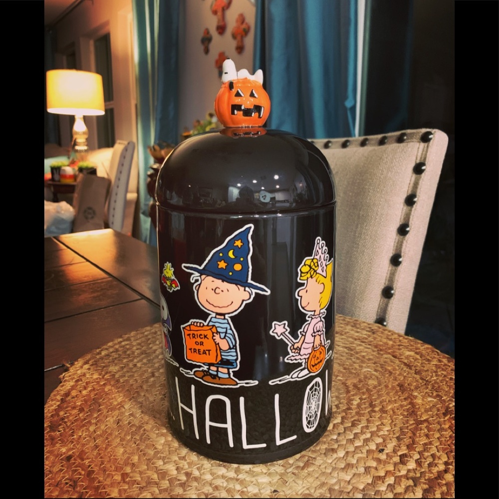 Peanuts Snoopy Halloween Canister